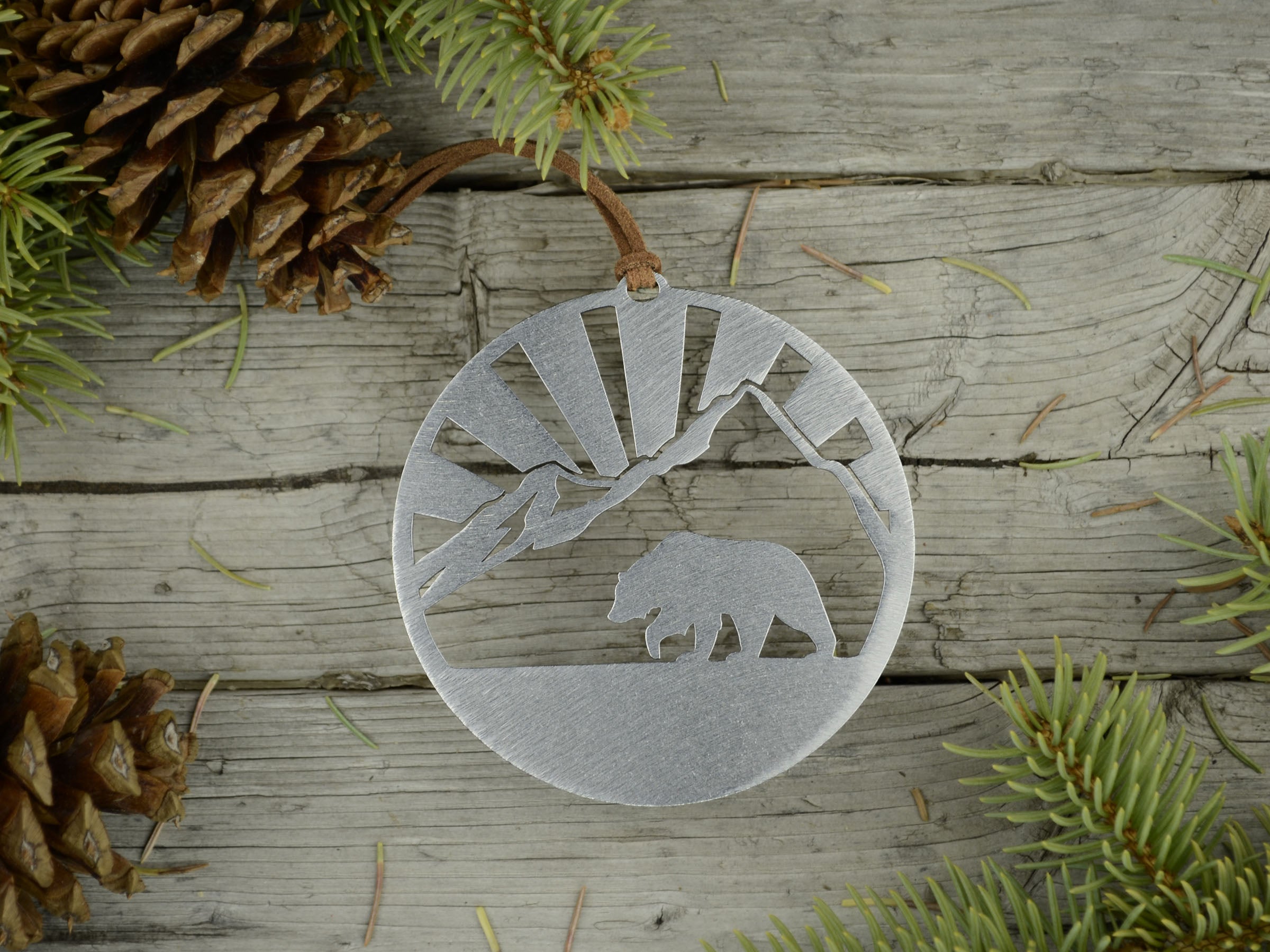 GrizzlySunbeam-Ornament-Silver